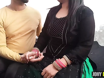 Desi housewife gets her ginormous arse fucked in super hot Indian sex vid