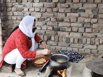 Desi MUMMY Khane Banay K Baad Phudi Marwa Li Husband gets her honeypot slurped by her super-naughty step-step-brother