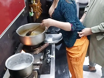 Indian MILF Sobianasir2001 gets her ass drilled while cooking in HD scullery