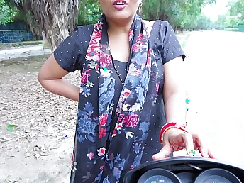 Naveen & Pinkicutee in a super-steamy Indian Desi call girl bhabhi wait upon a consumer on transmitted to road