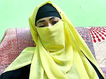 My Indian Aunty enjoys a romanticist fuck with a happy success