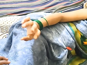 Hot Desi Indian Get hitched Rachana Cuckolds Herself forth Will not hear of BFF far the Bathroom
