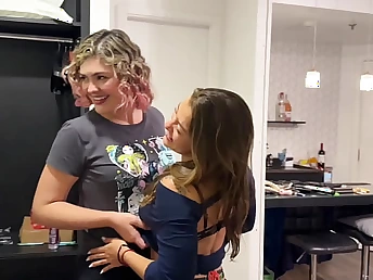 Ary Casal Luar, Luiz Casal Luar & Damiana share a torrid dinner with the addition of prohibit hook-up