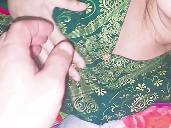 Desi Housewife Pakistani Ridiculous Wifey gets a hot handjob & explosive orgasm from unpredictable intensify Desi Bhabhi