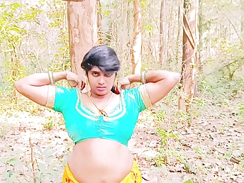 Desi Bhabi Romping Husbend's Stepbrother & Grubby Chats close by a catch Woods - Voluptuous Indian Aunty gets
