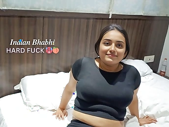 Kingxhuv, slay rub elbows with Indian Bhabhi, gives Devar a helping forearm beside her taut honeypot