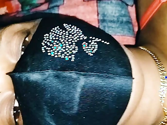 Outlandish Desi COUGAR Vabi gets a homemade rubdown and a steamy hanker alien her valued