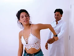 Darji ne ghar ki malkin ka figure ka naap lete waqt uski chudai kar di aste aste wo mounds press kar raha tha body measurement lene ke bahane uske bad kissing chalu kar diya or fir memsahab bhi romp mood me akar ushe chudwane lagti hai